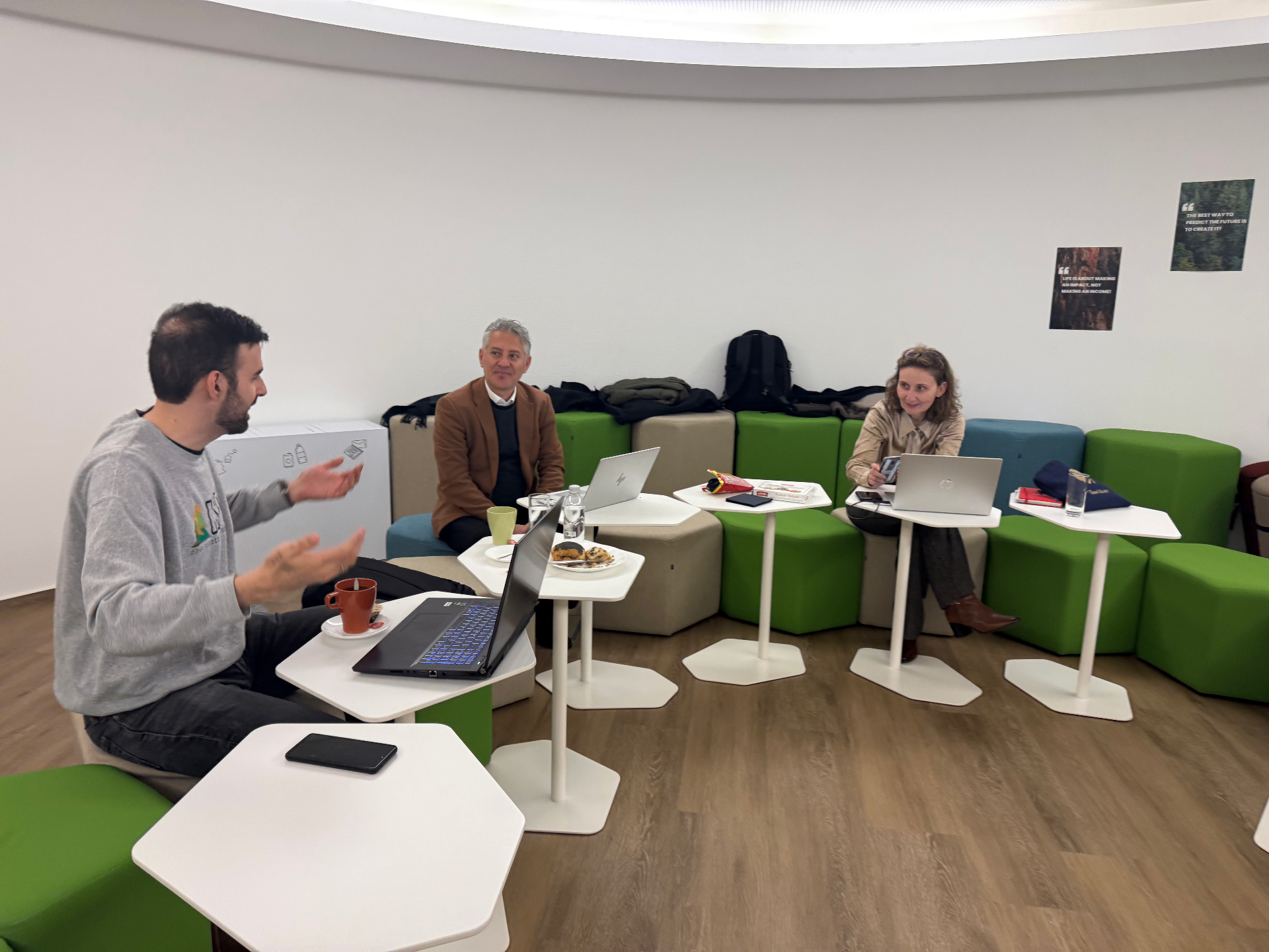 Partenaires WISE.AI en discussion au Social Business Incubator de Luxembourg